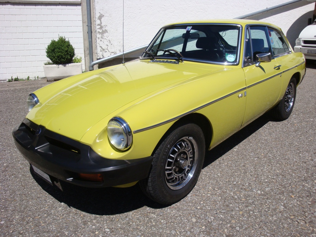 MG B GT V8 gelb