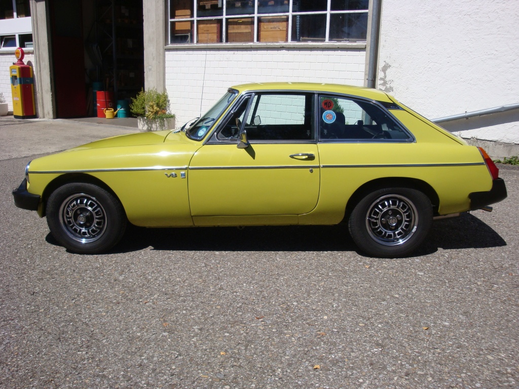 MG B GT V8 gelb