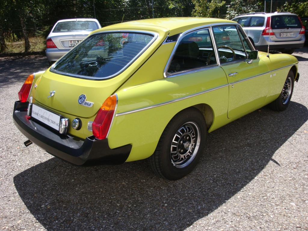 MG B GT V8 gelb