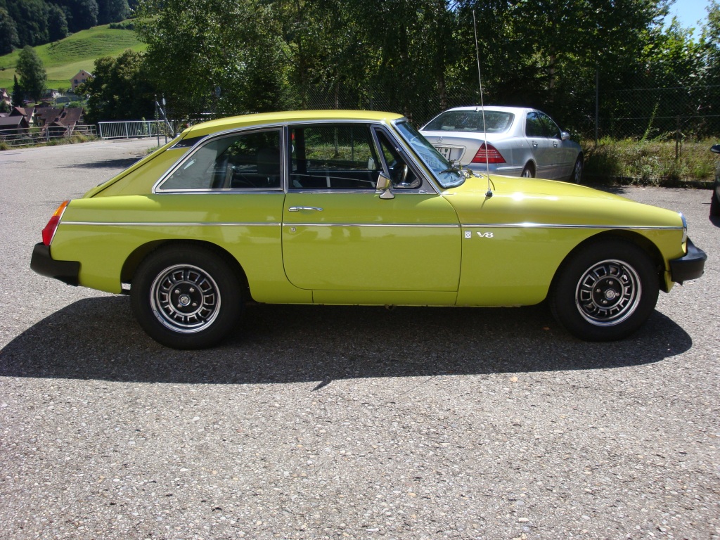 MG B GT V8 gelb
