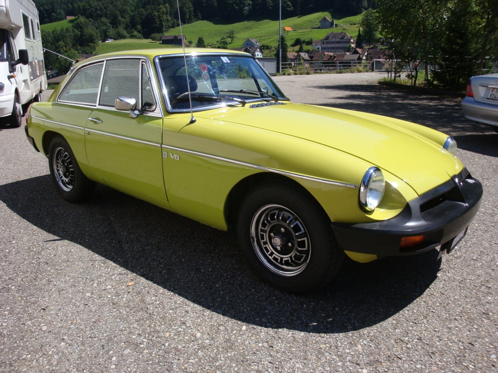 MG B GT V8 gelb