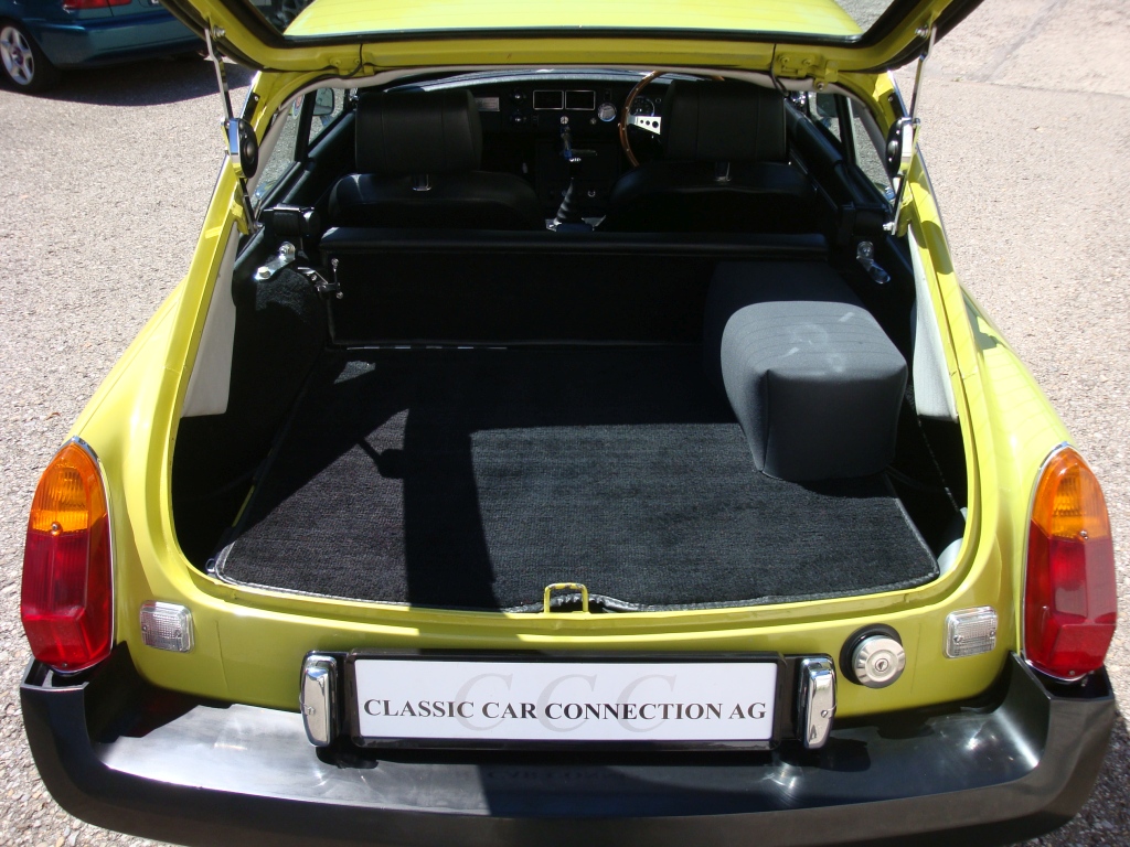 MG B GT V8 gelb